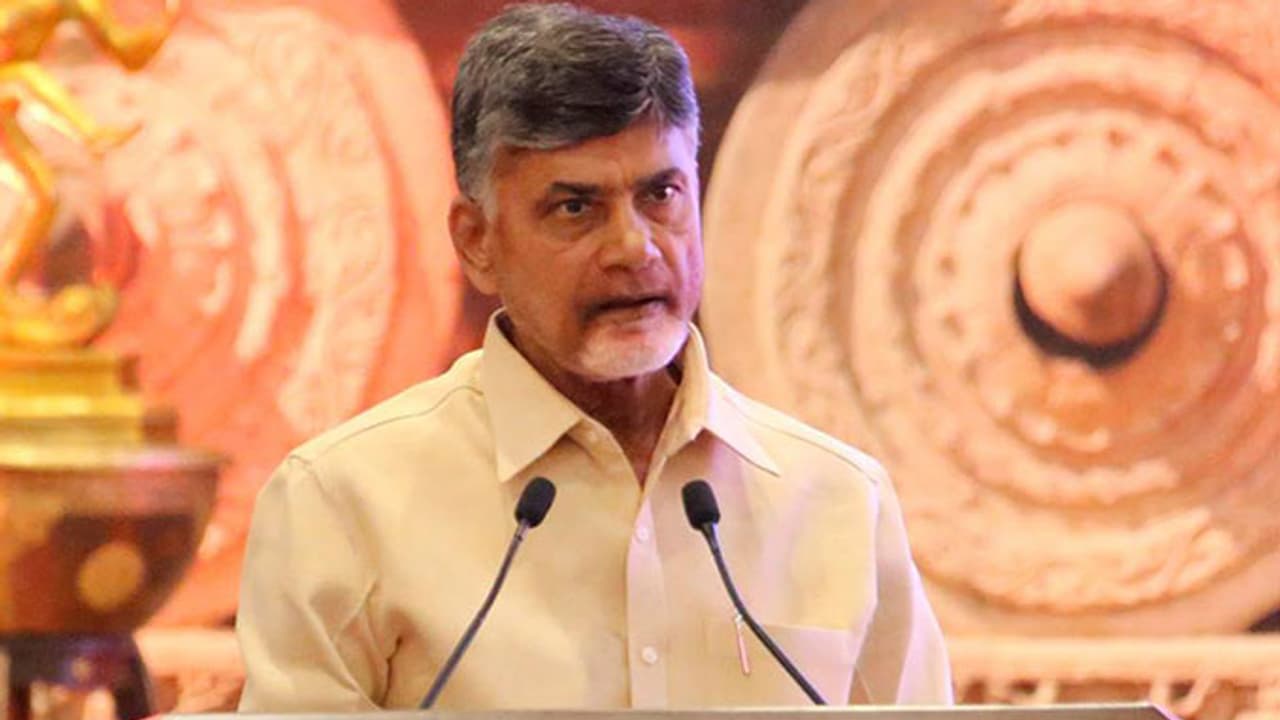 నాకు, కేసీఆర్ కు మధ్య ప్రధాని చిచ్చు పెట్టాలని చూశారు...మోదీపై బాబు ఫైర్ నాకు, కేసీఆర్ కు మధ్య ప్రధాని చిచ్చు పెట్టాలని చూశారు...మోదీపై బాబు ఫైర్