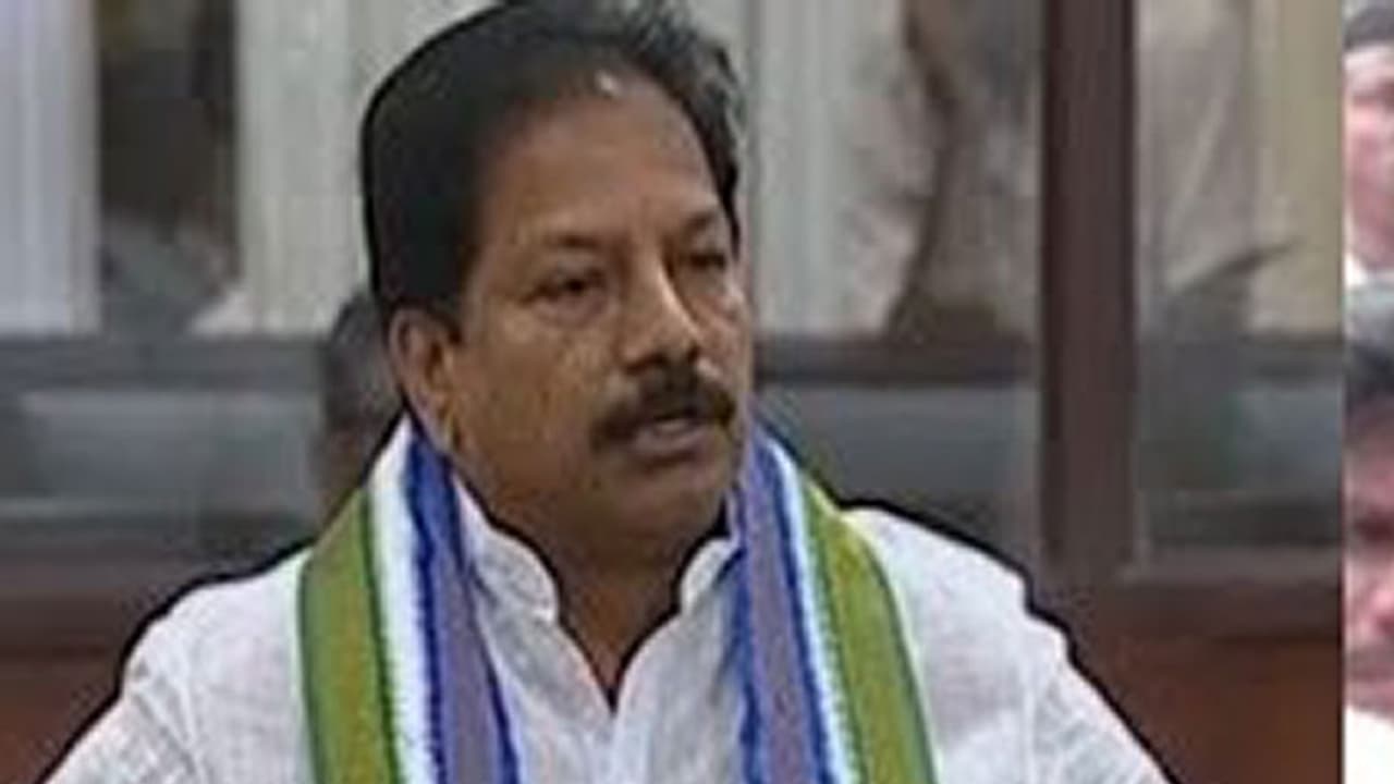 సస్పెన్షన్ ఎత్తివేయండి... డిప్యుటీ స్పీకర్ తో టీడీపీ ఎమ్మెల్యేలు సస్పెన్షన్ ఎత్తివేయండి... డిప్యుటీ స్పీకర్ తో టీడీపీ ఎమ్మెల్యేలు