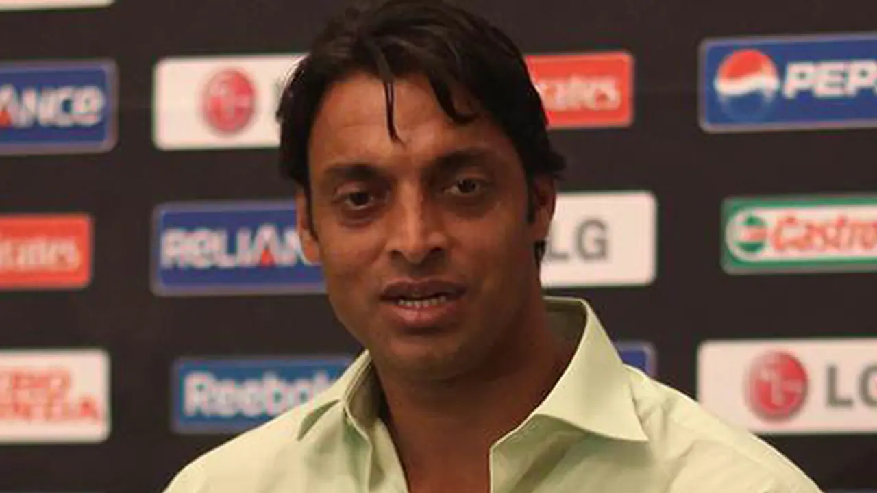 ఇండియాకు అతనో ఎక్స్ ఫ్యాక్టర్: బుమ్రాపై షోయబ్ అక్తర్ ప్రశంసలు