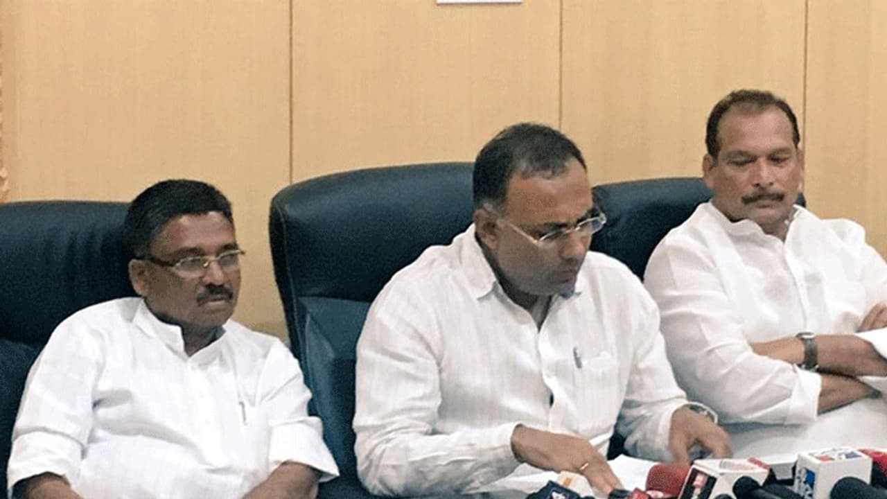 ಕಾಂಗ್ರೆಸ್'ನದ್ದಾಯಿತು ಈಗ ಬಿಜೆಪಿಯ ‘ಕಪ್ಪ’ ಡೈರಿ ಬಹಿರಂಗ! ಕಾಂಗ್ರೆಸ್'ನದ್ದಾಯಿತು ಈಗ ಬಿಜೆಪಿಯ ‘ಕಪ್ಪ’ ಡೈರಿ ಬಹಿರಂಗ!