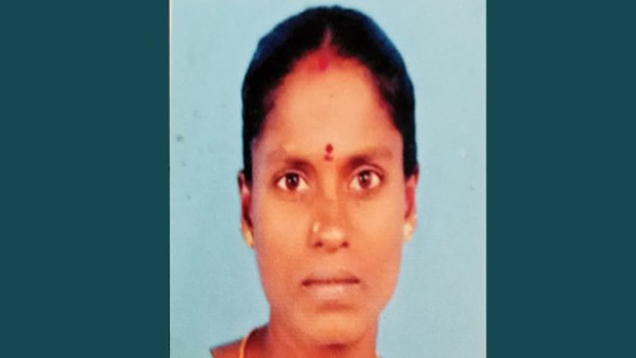 மனைவி கழுத்தறுத்து கொலை! தலையில் கல்லைப்போட்டு கணவன் வெறிச்செயல்! மனைவி கழுத்தறுத்து கொலை! தலையில் கல்லைப்போட்டு கணவன் வெறிச்செயல்!