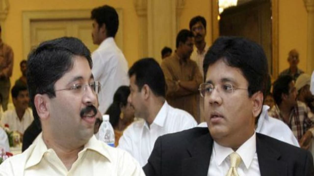 மாறன் சகோதரர்களை தப்ப விடாத சிபிஐ... வழக்கில் இருந்து விடுவிக்க கடும் எதிர்ப்பு... மாறன் சகோதரர்களை தப்ப விடாத சிபிஐ... வழக்கில் இருந்து விடுவிக்க கடும் எதிர்ப்பு...