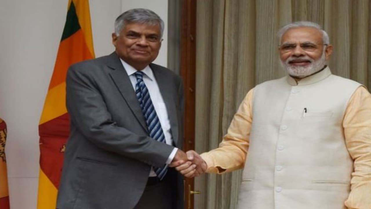 தமிழக மீனவர்களுக்காக முதல் முறையாக வாய் திறந்த மோடி ரணிலிடம் கண்டிப்பு தமிழக மீனவர்களுக்காக முதல் முறையாக வாய் திறந்த மோடி ரணிலிடம் கண்டிப்பு