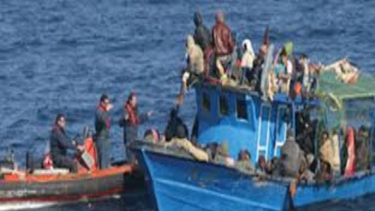 இலங்கை கடற்படையினரின் தொடரும் அட்டூழியம்… 12 தமிழக மீனவர்கள் சிறை பிடிப்பு … இலங்கை கடற்படையினரின் தொடரும் அட்டூழியம்… 12 தமிழக மீனவர்கள் சிறை பிடிப்பு …