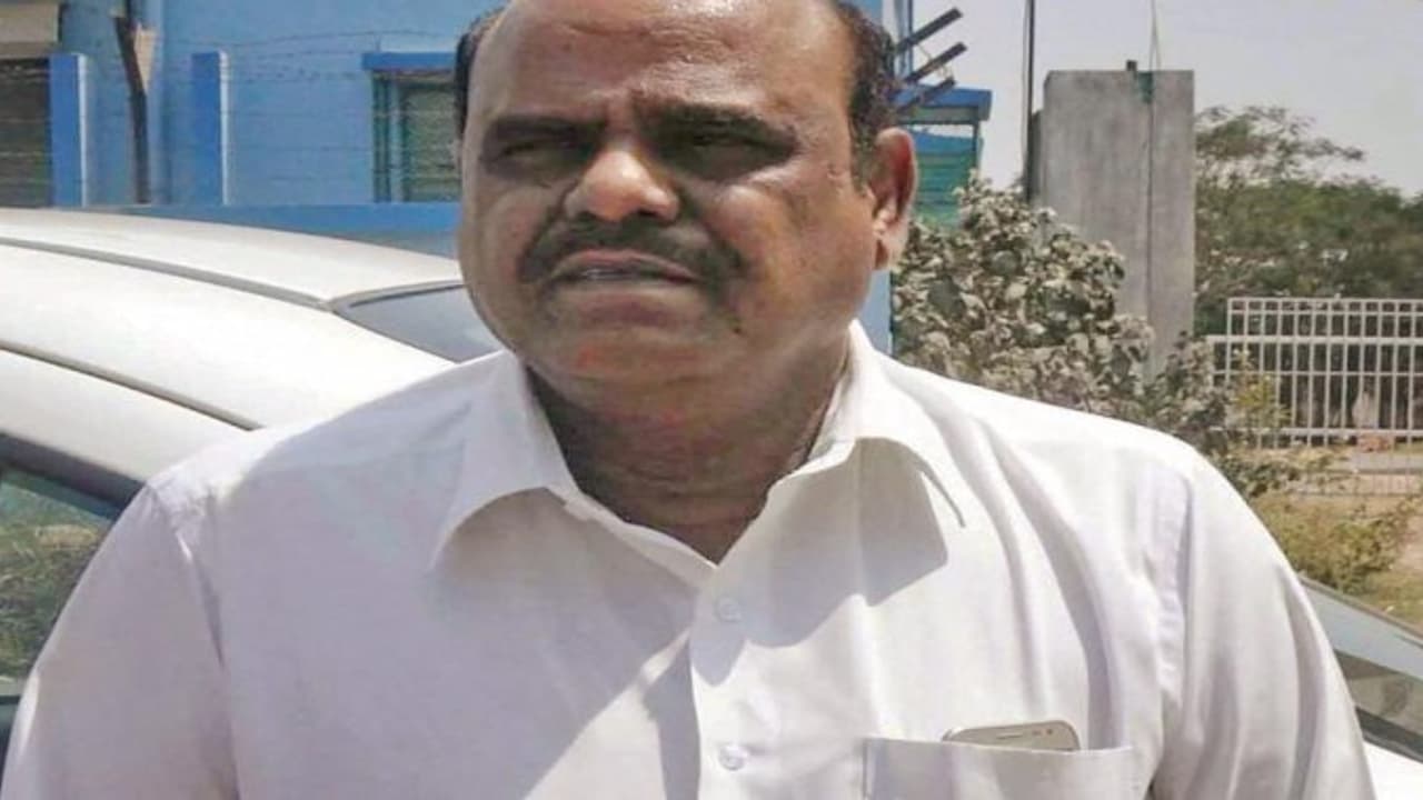 கோர்ட்டில் ஆஜரானார் நீதிபதி கர்ணன் பிடி வாரன்ட் உத்தரவு எதிரொலி கோர்ட்டில் ஆஜரானார் நீதிபதி கர்ணன் பிடி வாரன்ட் உத்தரவு எதிரொலி