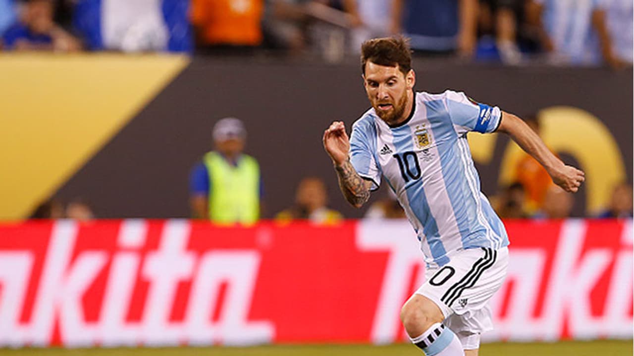 മെസിയില്ലാതെ ബ്രസീലിനെ കച്ചകെട്ടിക്കാനാകും: അര്ജന്റീനന് താരം മെസിയില്ലാതെ ബ്രസീലിനെ കച്ചകെട്ടിക്കാനാകും: അര്ജന്റീനന് താരം