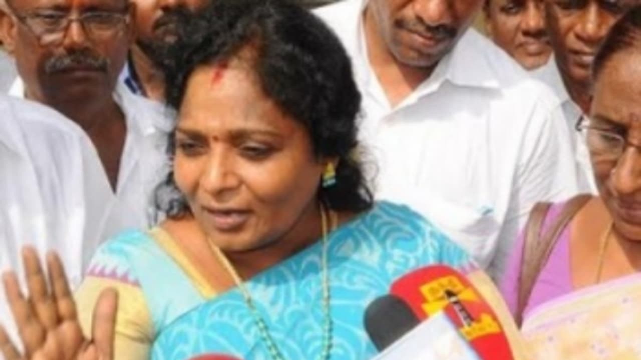 ஒரு தொகுதி கூட தராத தமிழகம்...கண்ணீர் விட்டுக் கதறி அழுத ‘தாமரை மலரும்’ தமிழிசை... ஒரு தொகுதி கூட தராத தமிழகம்...கண்ணீர் விட்டுக் கதறி அழுத ‘தாமரை மலரும்’ தமிழிசை...