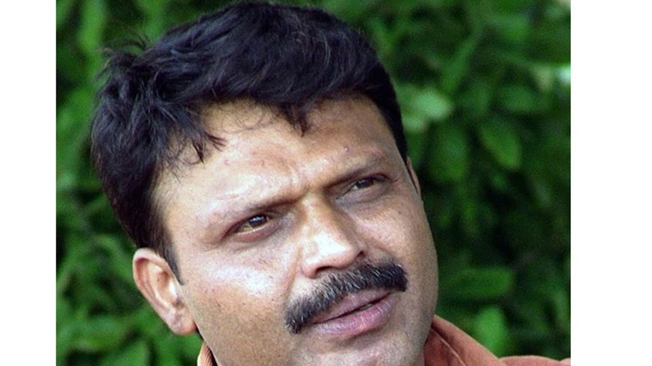 ಊಟಕ್ಕೂ, ಕೂಟಕ್ಕೂ ದೊಣ್ಣೆನಾಯಕರ ಅಪ್ಪಣೆ ಬೇಕಾ? ಊಟಕ್ಕೂ, ಕೂಟಕ್ಕೂ ದೊಣ್ಣೆನಾಯಕರ ಅಪ್ಪಣೆ ಬೇಕಾ?