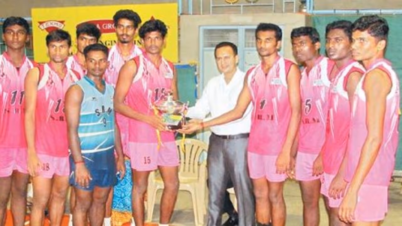 ஐந்தாண்டுகளுக்கு பிறகு சாம்பியன் ஆனது சென்னை எஸ்.ஆர்.எம். பல்கலைக்கழக அணி… ஐந்தாண்டுகளுக்கு பிறகு சாம்பியன் ஆனது சென்னை எஸ்.ஆர்.எம். பல்கலைக்கழக அணி…