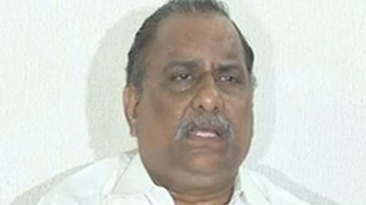 ముహుర్తం ఫిక్స్: వైఎస్ఆర్సీపీలోకి ముద్రగడ పద్మనాభం ముహుర్తం ఫిక్స్: వైఎస్ఆర్సీపీలోకి ముద్రగడ పద్మనాభం