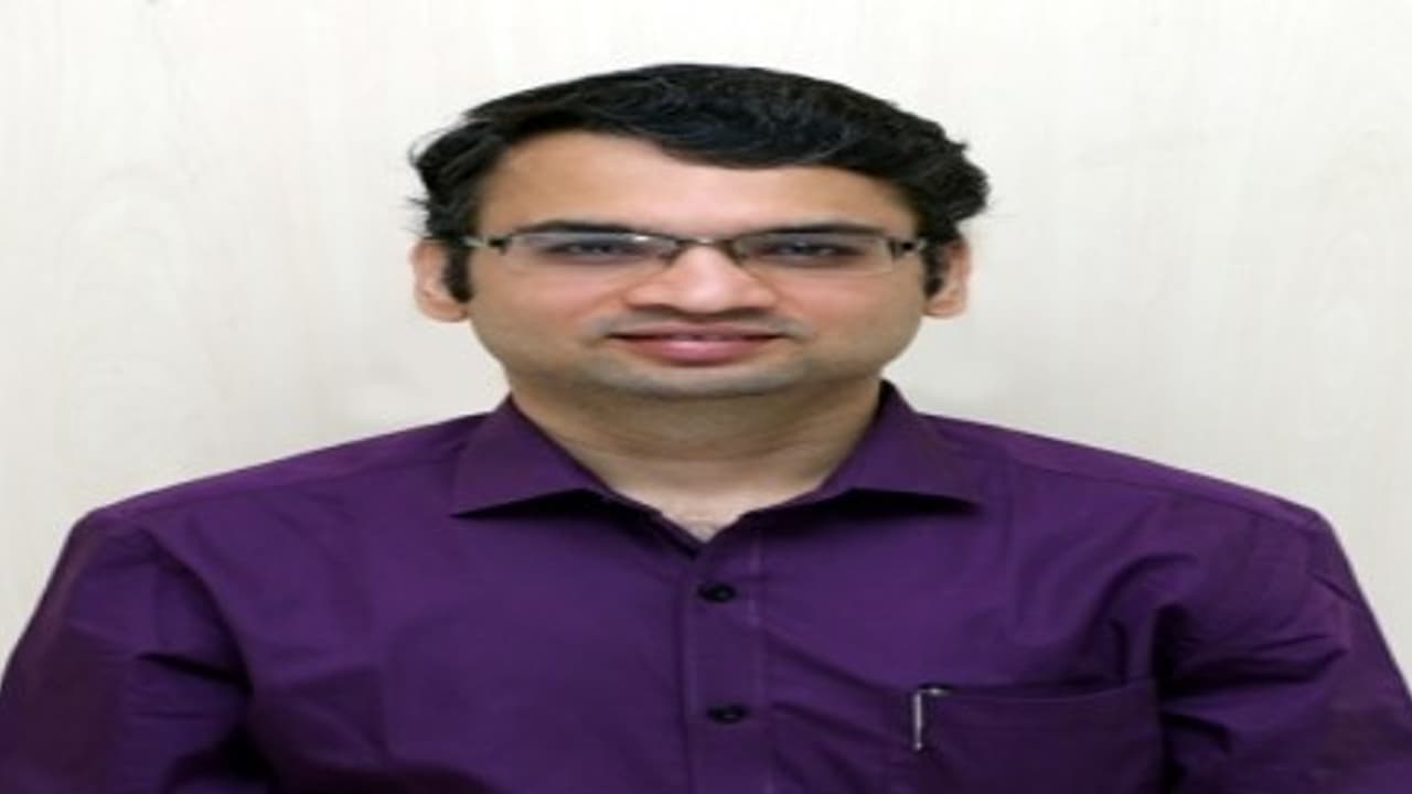 "இனி வாழை இலை, பாக்கு மட்டையில் தான் உணவுப் பொருட்களை பொட்டலம் கட்டணும்" ஆட்சியர் அதிரடி "இனி வாழை இலை, பாக்கு மட்டையில் தான் உணவுப் பொருட்களை பொட்டலம் கட்டணும்" ஆட்சியர் அதிரடி