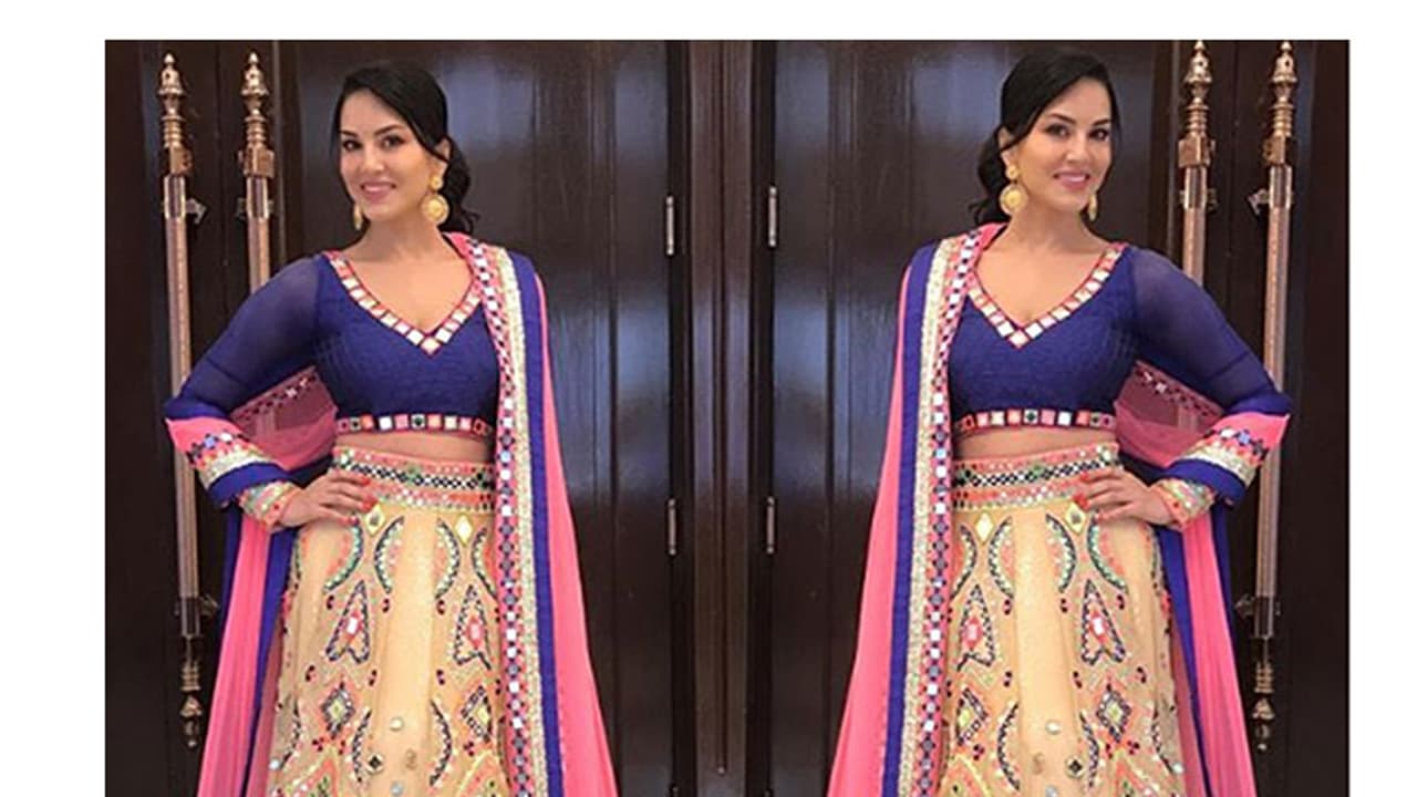 കസിന്റെ വിവാഹ ദിനത്തില് സര്പ്രൈസായെത്തി സണ്ണി തിളങ്ങി കസിന്റെ വിവാഹ ദിനത്തില് സര്പ്രൈസായെത്തി സണ്ണി തിളങ്ങി