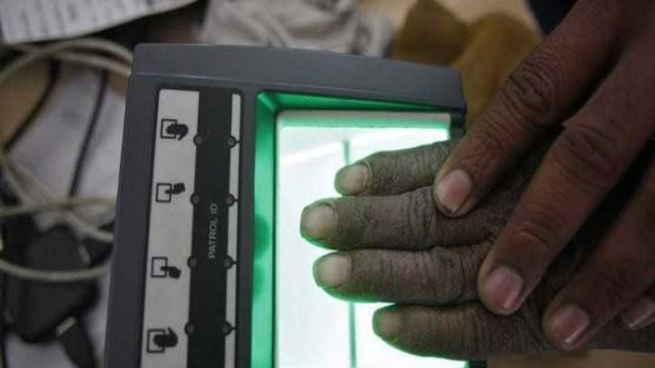 "சொத்துக்கள் வாங்க, விற்க ஆதார் எண் கட்டாயம்" அதிரடியாக வருகிறது சட்டத்திருத்தம்!!