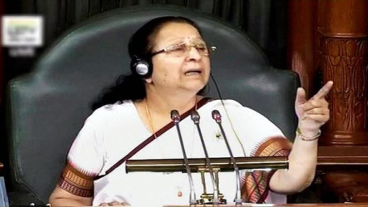 எம்.பி.க்கள் சஸ்பெண்ட் விவகாரம் மக்களவை நாள் முழுவதும் ஒத்திவைப்பு எம்.பி.க்கள் சஸ்பெண்ட் விவகாரம் மக்களவை நாள் முழுவதும் ஒத்திவைப்பு