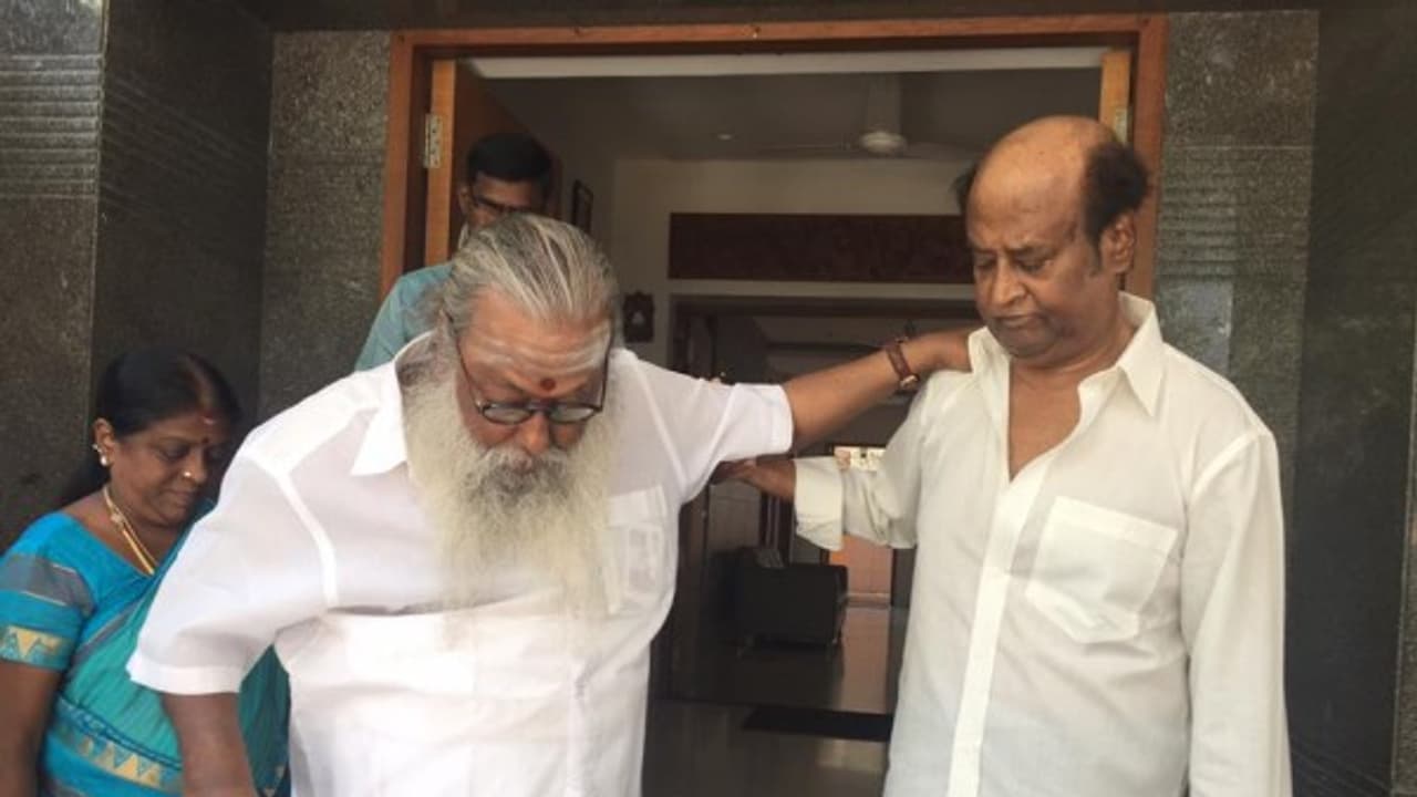 "நா ஒரு தடவ சொன்னா நூறு தடவ சொன்ன மாதிரி" என்ற வசனத்தை எழுதியவர் பாலகுமாரன்..! "நா ஒரு தடவ சொன்னா நூறு தடவ சொன்ன மாதிரி" என்ற வசனத்தை எழுதியவர் பாலகுமாரன்..!