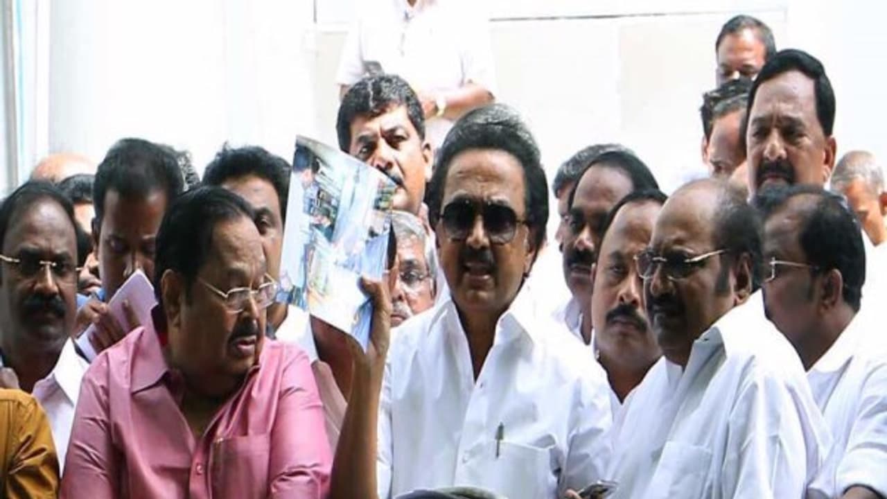 குட்கா விவகாரம்: சபாநாயகர் நடவடிக்கைக்கு தடை! குட்கா விவகாரம்: சபாநாயகர் நடவடிக்கைக்கு தடை!