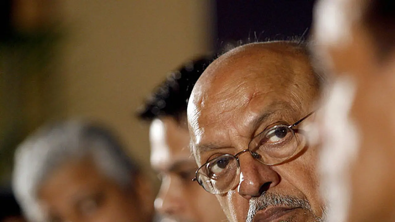 Sad that Karan Johar has to prove his patriotism: Benegal