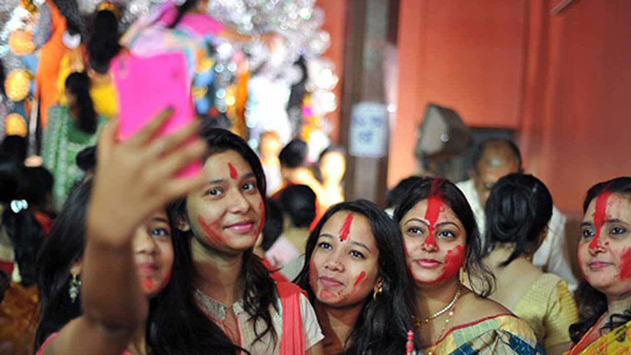 Permanently guilty? New bill may make most selfies illegal Permanently guilty? New bill may make most selfies illegal