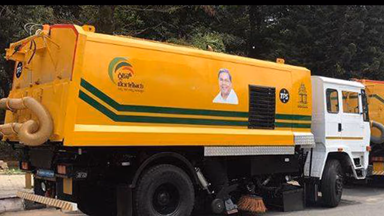 BBMP has Rs 9 crore for sweeping machines while pourakarmikas still wait for Rs 14,000 BBMP has Rs 9 crore for sweeping machines while pourakarmikas still wait for Rs 14,000