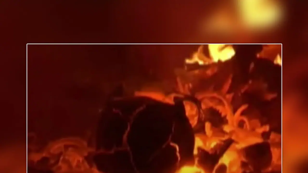 ജീവിച്ചിരിക്കുന്ന മകളുടെ സംസ്കാര ചടങ്ങുകള്ക്ക് നാട്ടുകാരെ ക്ഷണിച്ച് പിതാവ് ജീവിച്ചിരിക്കുന്ന മകളുടെ സംസ്കാര ചടങ്ങുകള്ക്ക് നാട്ടുകാരെ ക്ഷണിച്ച് പിതാവ്