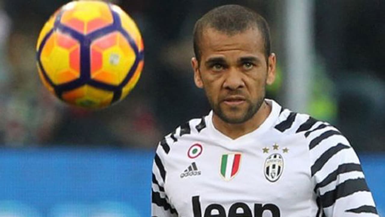 ക്വാറന്റൈന്‍ കാലത്ത് പാചകത്തില്‍ നിന്ന് സംഗീതത്തിലേക്ക് ഡ്രിബിള്‍ ചെയ്ത് ഡാനി ആല്‍വസ്