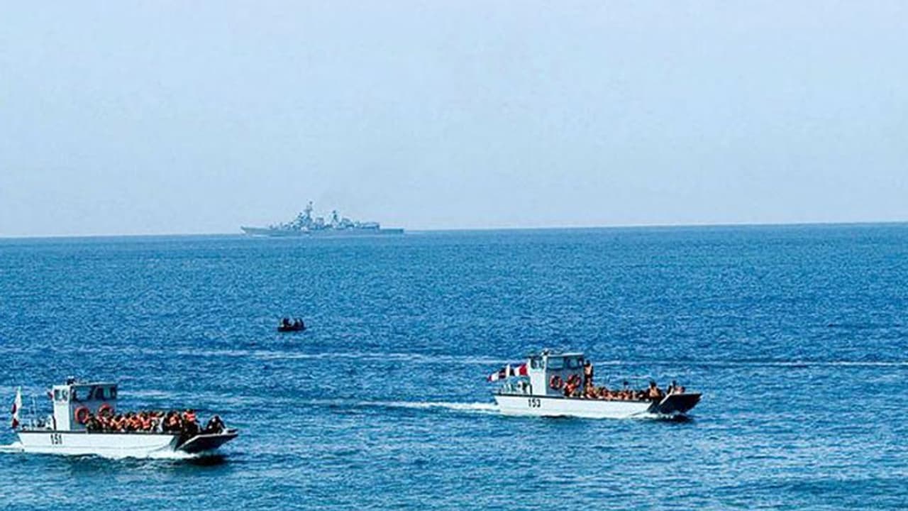 ఏపీలో తీర ప్రాంతాల్లో ముమ్మరంగా గస్తీ ఏర్పాట్లు ఏపీలో తీర ప్రాంతాల్లో ముమ్మరంగా గస్తీ ఏర్పాట్లు