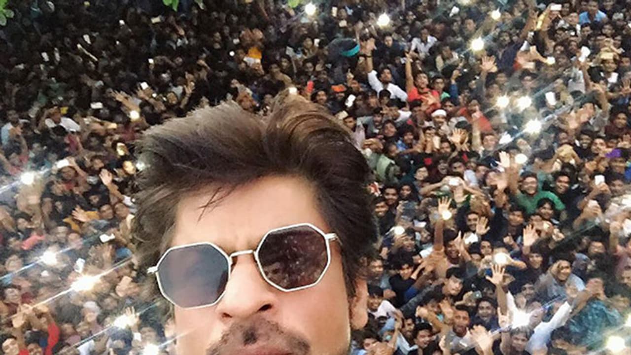 Get fewer choices due to my superstar status: SRK Get fewer choices due to my superstar status: SRK