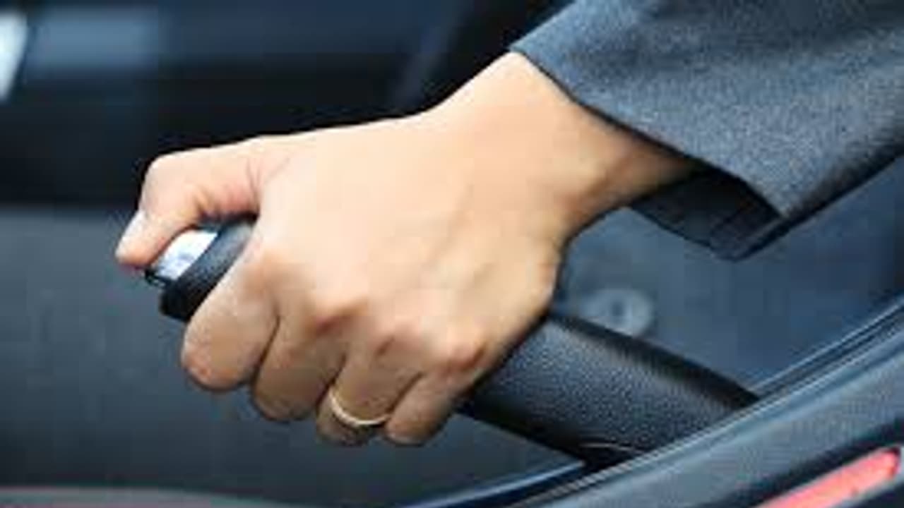 കാര് പാര്ക്കിംഗ് സ്പോട്ടിനായി മുടക്കിയത് 9.50 കോടി, കണ്ണുതള്ളി വാഹനലോകം! കാര് പാര്ക്കിംഗ് സ്പോട്ടിനായി മുടക്കിയത് 9.50 കോടി, കണ്ണുതള്ളി വാഹനലോകം!