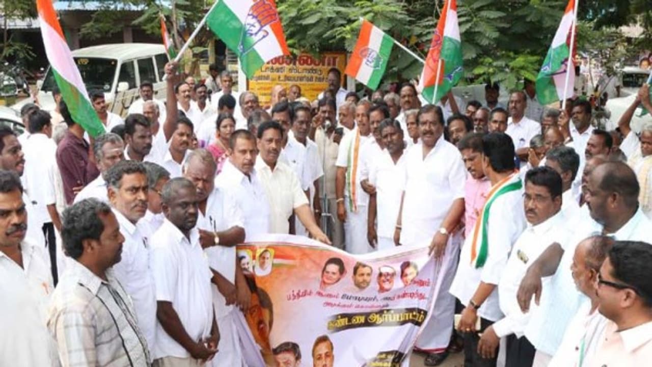 ஊழல் செய்த அமித்ஷா, ஜெய்ஷா மீது சிபிஐ விசாரணை வெச்சே ஆகணும் – காங்கிரசார் ஆர்ப்பாட்டம்… ஊழல் செய்த அமித்ஷா, ஜெய்ஷா மீது சிபிஐ விசாரணை வெச்சே ஆகணும் – காங்கிரசார் ஆர்ப்பாட்டம்…