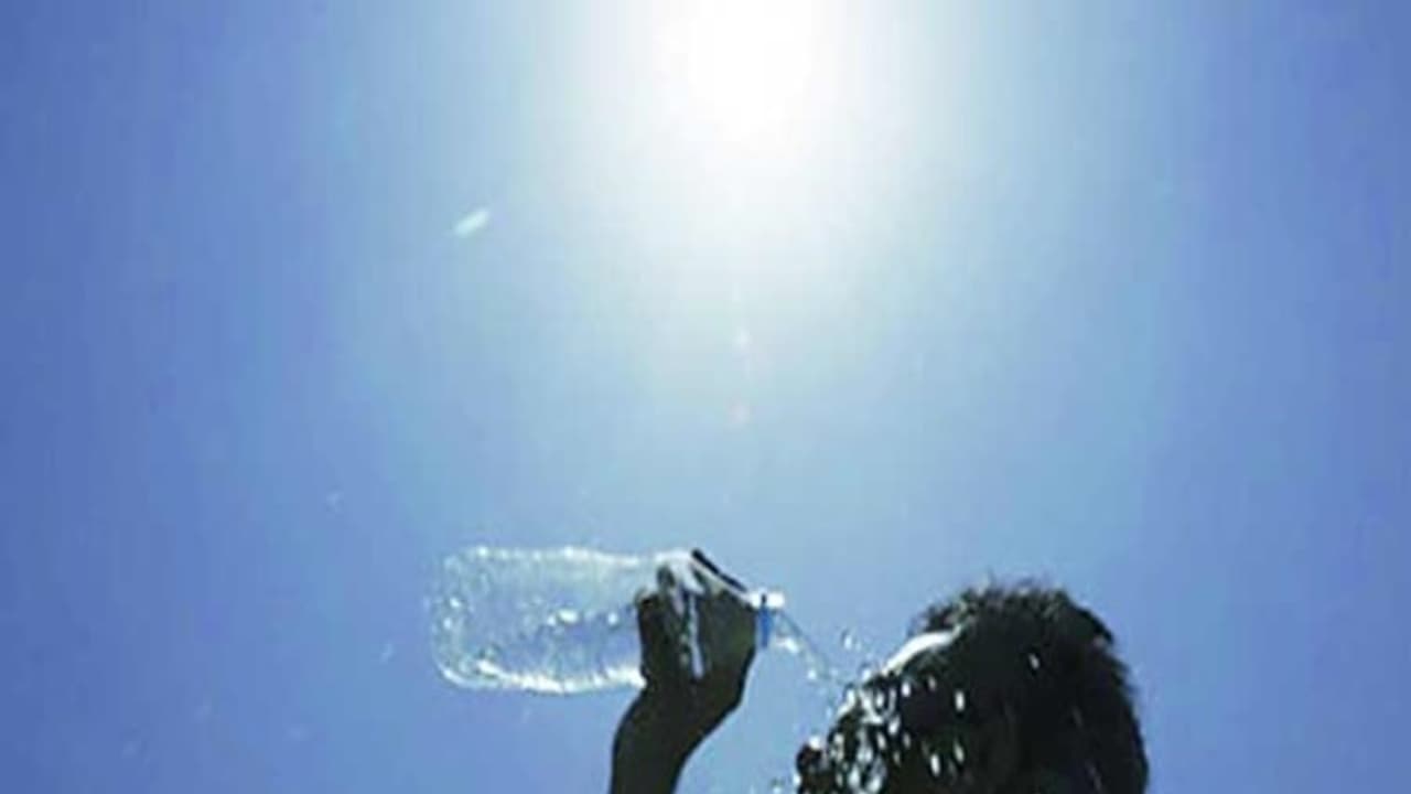 கோடைக் காலத்தில் சூட்டை தணித்து குளுமையாக இருக்க உதவும் சில இயற்கை ஆரோக்கிய குறிப்புகள் இதோ...