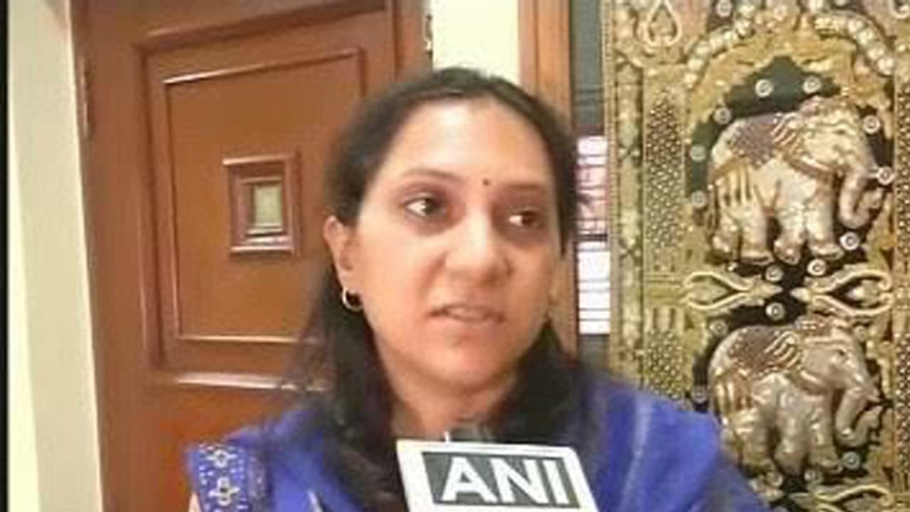 9 ವರ್ಷಗಳ ನ್ಯಾಯಾಂಗ ಹೋರಾಟದಲ್ಲಿ ಕಡೆಗೂ ಯಶಸ್ವಿಯಾದರು ಅಪರ್ಣಾ ಪುರೋಹಿತ್ 9 ವರ್ಷಗಳ ನ್ಯಾಯಾಂಗ ಹೋರಾಟದಲ್ಲಿ ಕಡೆಗೂ ಯಶಸ್ವಿಯಾದರು ಅಪರ್ಣಾ ಪುರೋಹಿತ್