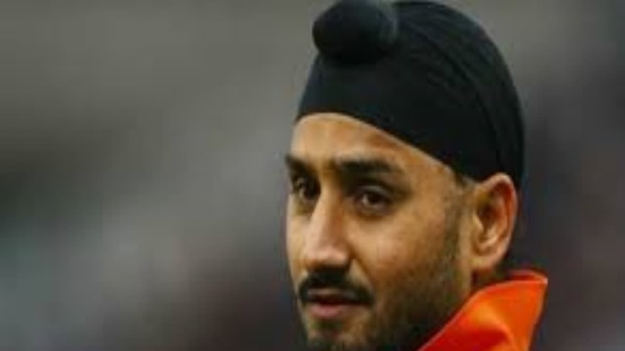 హర్బజన్ పై విండీస్ మాజీ పేసర్ టీనో బెస్ట్ ఆగ్రహం