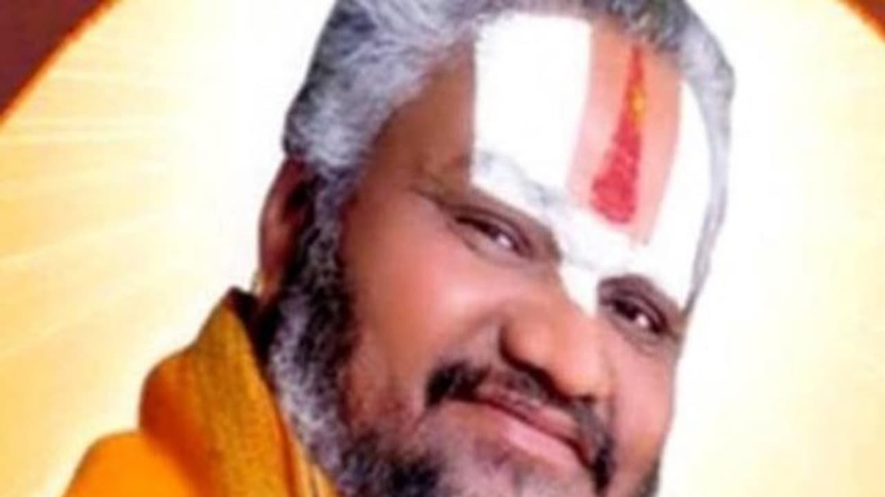 அடுத்த சாமியார் சிக்கிட்டாரு… மாணவி பலாத்கார வழக்கில் ராஜஸ்தான் ‘பலஹரி பாபா’ கைது அடுத்த சாமியார் சிக்கிட்டாரு… மாணவி பலாத்கார வழக்கில் ராஜஸ்தான் ‘பலஹரி பாபா’ கைது