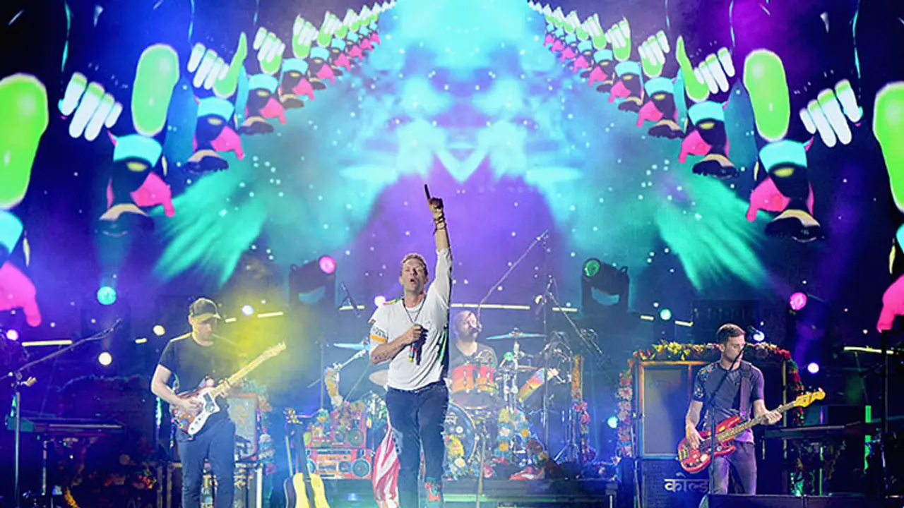 Coldplay creates magic in Ahmedabad: Chris Martin sings ‘Vande Mataram’ live on Republic Day (WATCH)