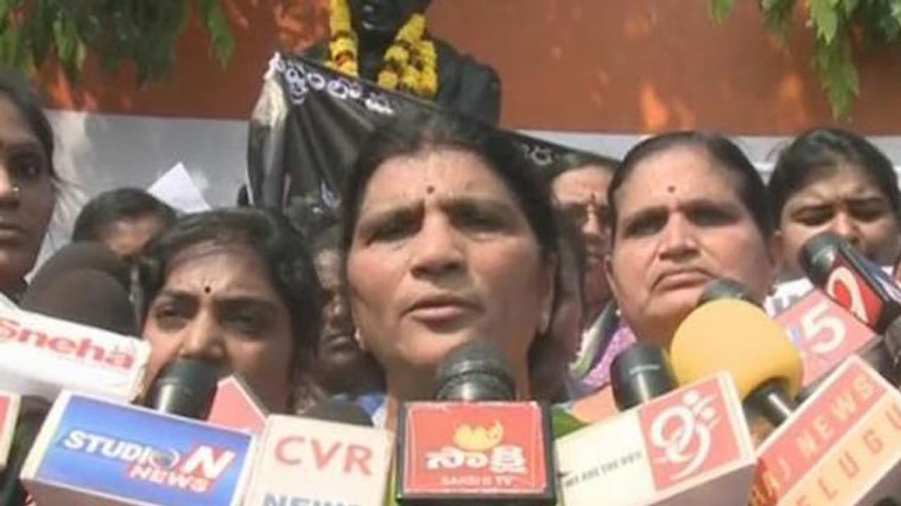 శివాజీని చంపి జగన్‌పైకి నెడతారు.. లక్ష్మీపార్వతి సంచలన వ్యాఖ్యలు