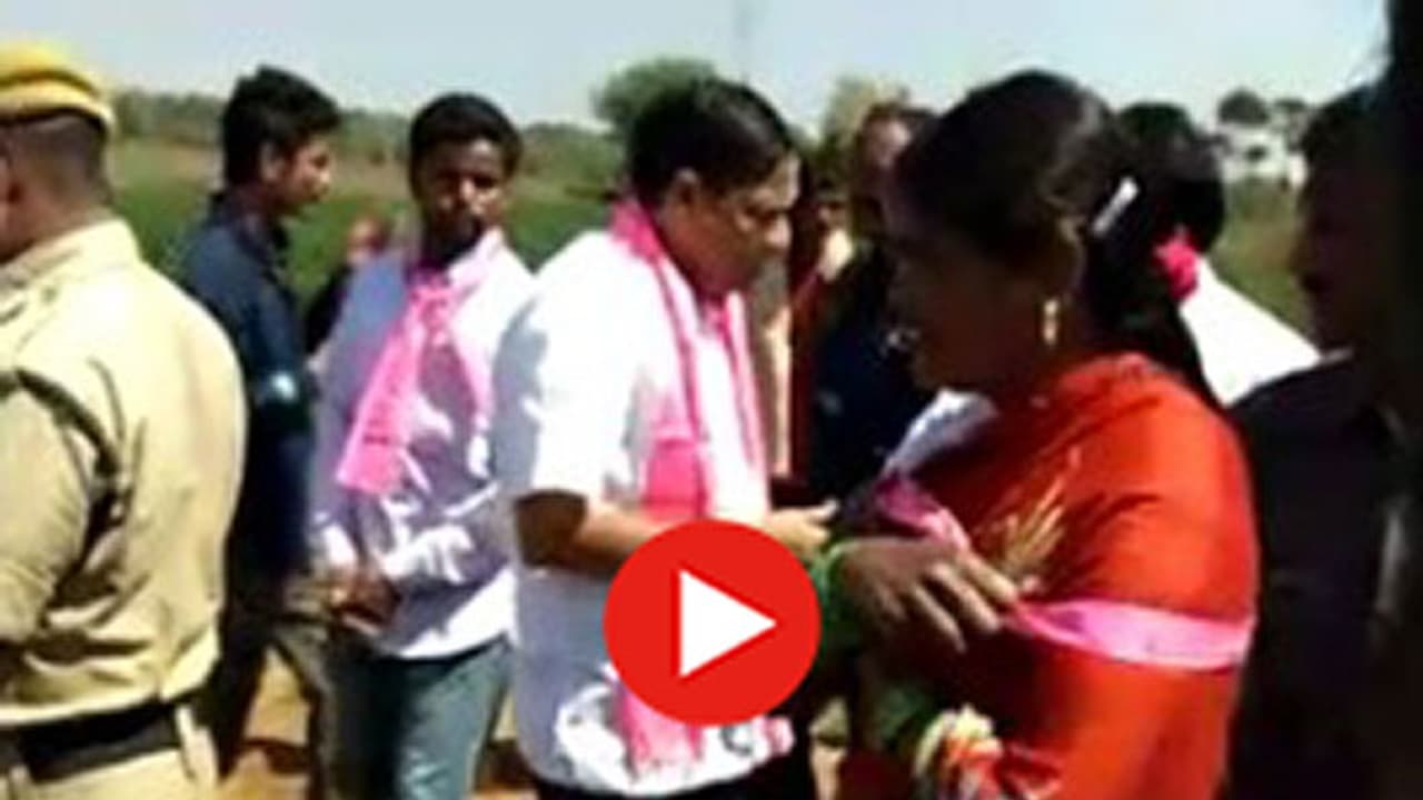 టిఆర్ఎస్ రెడ్యానాయక్ కు మహిళల షాక్ (వీడియో) టిఆర్ఎస్ రెడ్యానాయక్ కు మహిళల షాక్ (వీడియో)