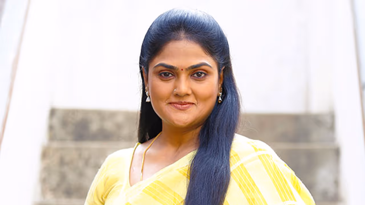 நடிகை நிரோஷா காவல் நிலையத்தில் கொடுத்த பரபரப்பு புகார்! என்ன ஆச்சு? அதிரடியாக நடிக்கும் விசாரணை! நடிகை நிரோஷா காவல் நிலையத்தில் கொடுத்த பரபரப்பு புகார்! என்ன ஆச்சு? அதிரடியாக நடிக்கும் விசாரணை!