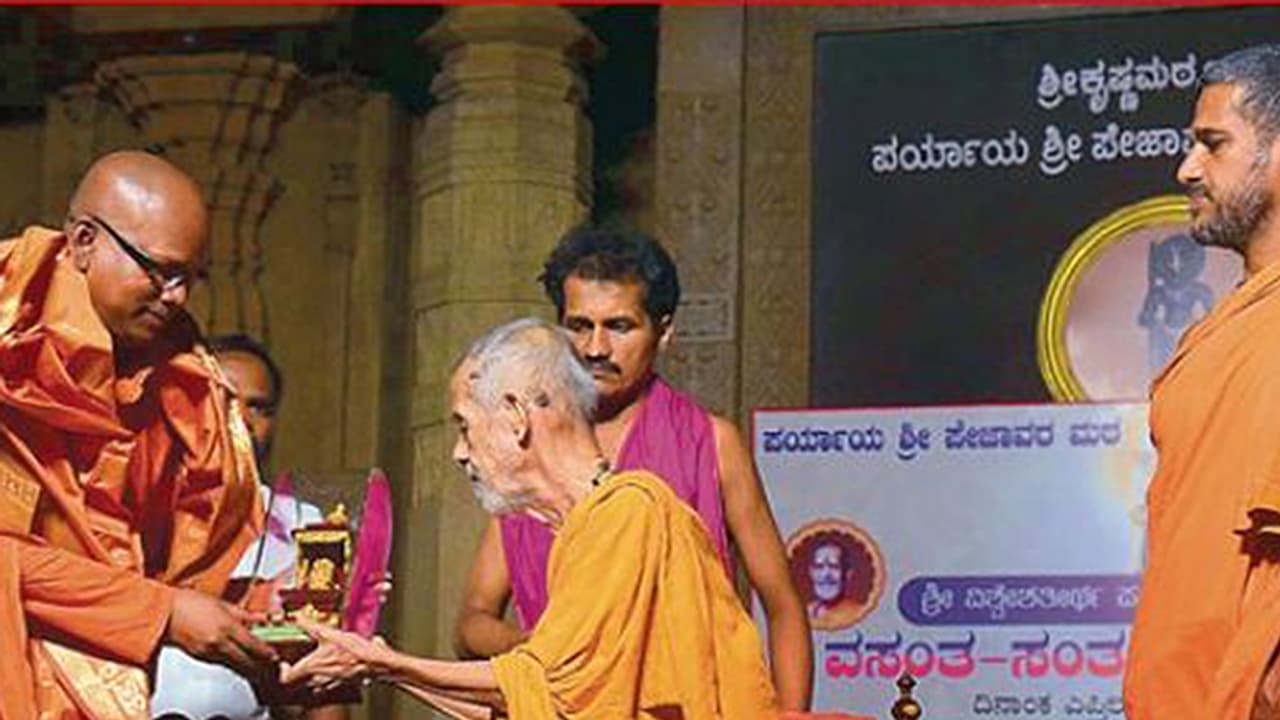 ಮುಂದಿನ ಚುನಾವಣೆಯಲ್ಲಿ ಬಿಜೆಪಿಯಿಂದ ಸ್ವಾಮೀಜಿಯೊಬ್ಬರಿಗೆ ಟಿಕೆಟ್ ಮುಂದಿನ ಚುನಾವಣೆಯಲ್ಲಿ ಬಿಜೆಪಿಯಿಂದ ಸ್ವಾಮೀಜಿಯೊಬ್ಬರಿಗೆ ಟಿಕೆಟ್