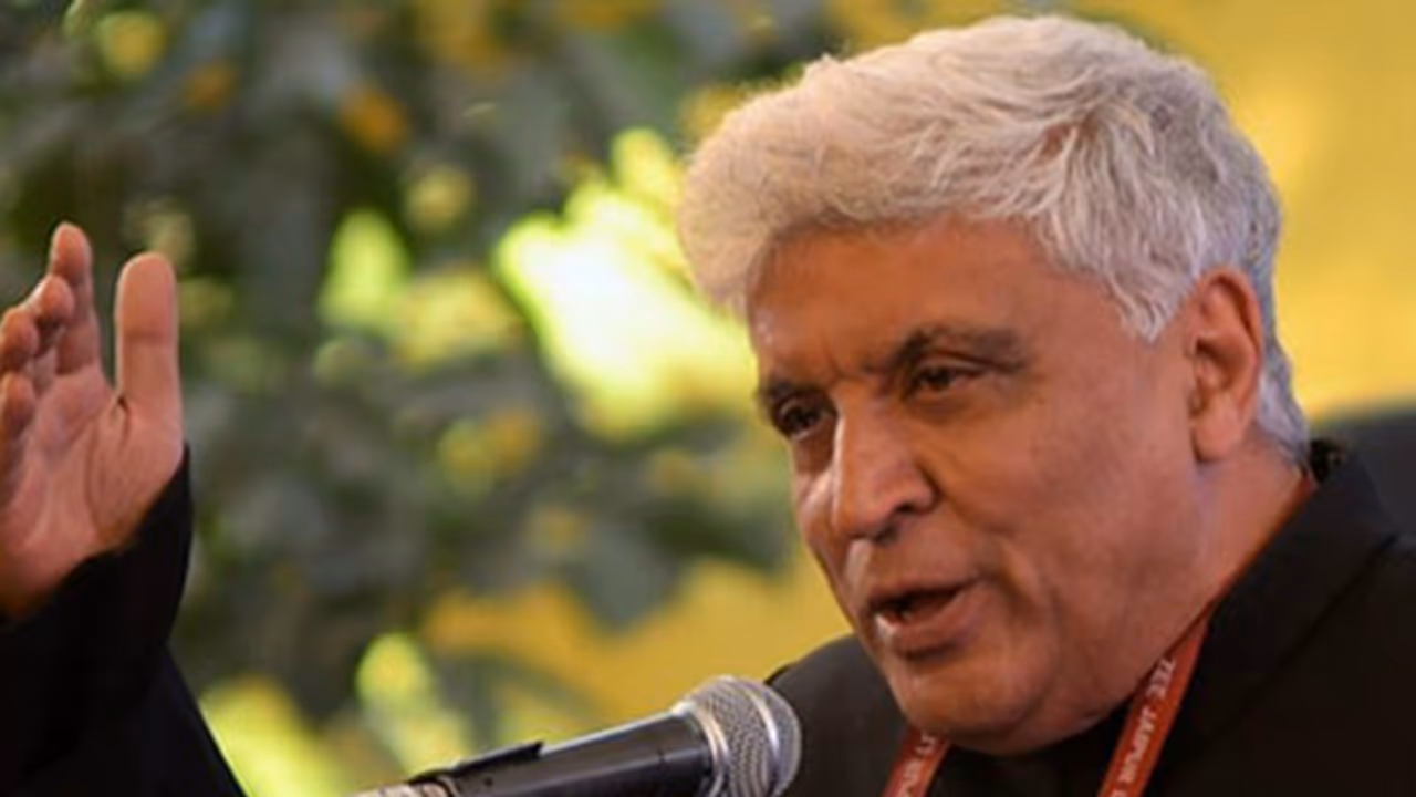 Javed Akhtar lashes out at Shekhar Kapur for tweet, asks him to meet good psychiatrist