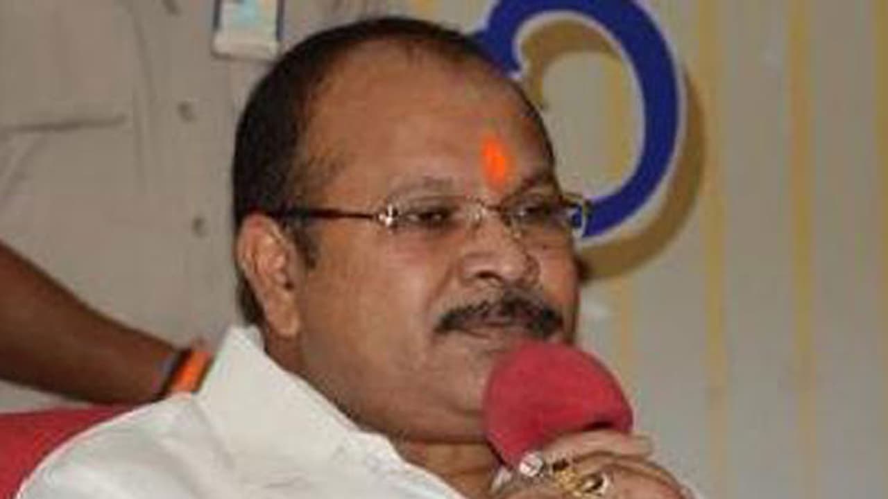 బ్రేకింగ్ న్యూస్: వైసిపిలోకి బిజెపి బిగ్ వికెట్ బ్రేకింగ్ న్యూస్: వైసిపిలోకి బిజెపి బిగ్ వికెట్