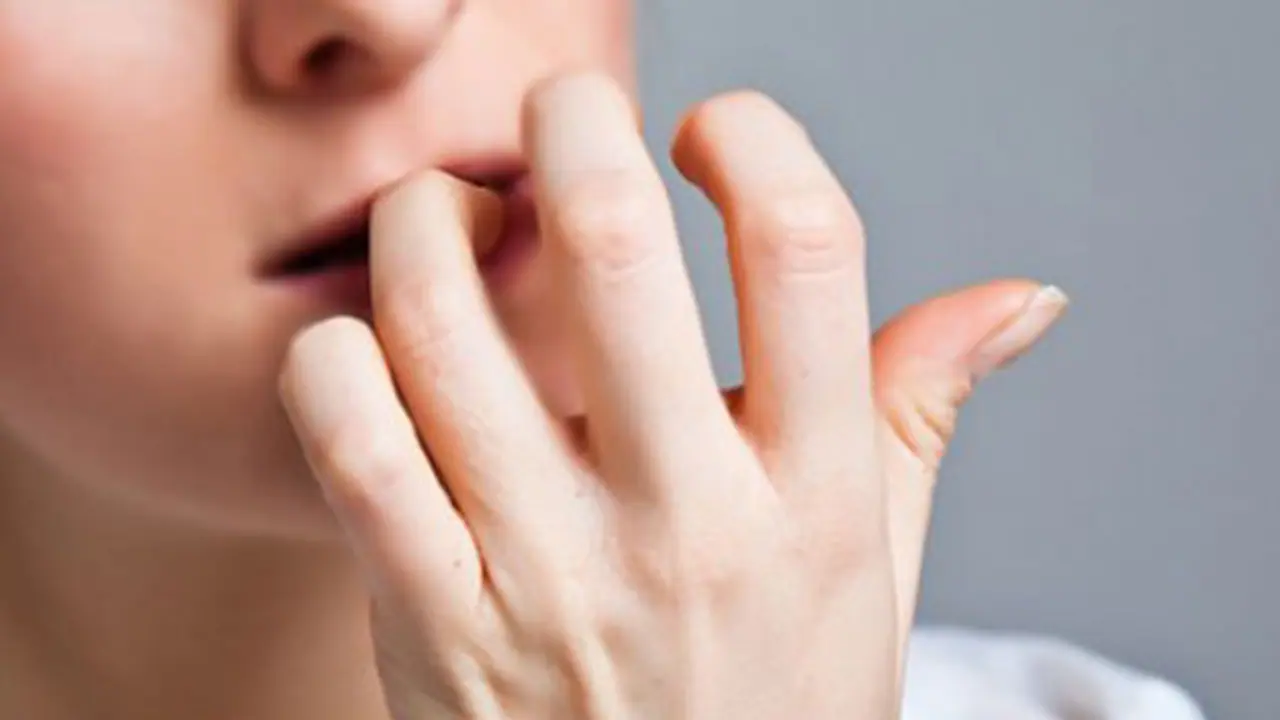 Nail biter: அடிக்கடி நகம் கடிக்கும் பழக்கம் இருக்கா..? உங்கள் உடலுக்கு நேரடி ஆபத்து...மருத்துவர்கள் வார்னிங்.! Nail biter: அடிக்கடி நகம் கடிக்கும் பழக்கம் இருக்கா..? உங்கள் உடலுக்கு நேரடி ஆபத்து...மருத்துவர்கள் வார்னிங்.!