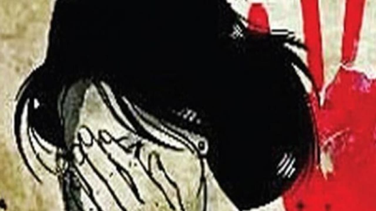 டியூசன் வந்த மாணவனுடன் பாலியல் உறவு...! இவன் தான் வேண்டும்...! விஷம் குடித்து மிரட்டிய ஆசிரியை...! டியூசன் வந்த மாணவனுடன் பாலியல் உறவு...! இவன் தான் வேண்டும்...! விஷம் குடித்து மிரட்டிய ஆசிரியை...!