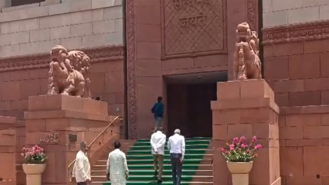 Sanjay Raut, Arvind Sawant, and Anil Desai arrive to meet Lok Sabha Speaker Om Birla at the Parliament House (Photo/ANI) Sanjay Raut, Arvind Sawant, and Anil Desai arrive to meet Lok Sabha Speaker Om Birla at the Parliament House (Photo/ANI)