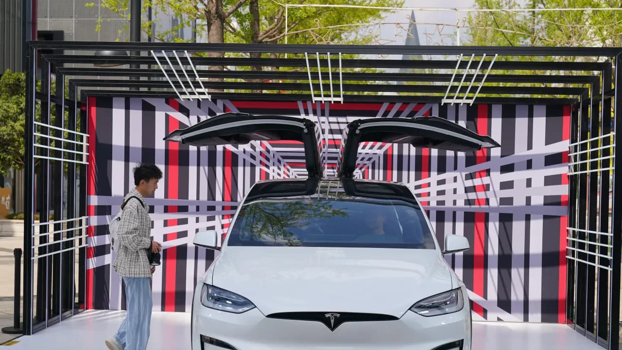 https://stocktwits.com/news articles/markets/equity/tesla s optimus reportedly hits production snags stone x stays bullish ahead of q3 vehicle deliveries/cZMOQxNRBOa https://stocktwits.com/news articles/markets/equity/tesla s optimus reportedly hits production snags stone x stays bullish ahead of q3 vehicle deliveries/cZMOQxNRBOa