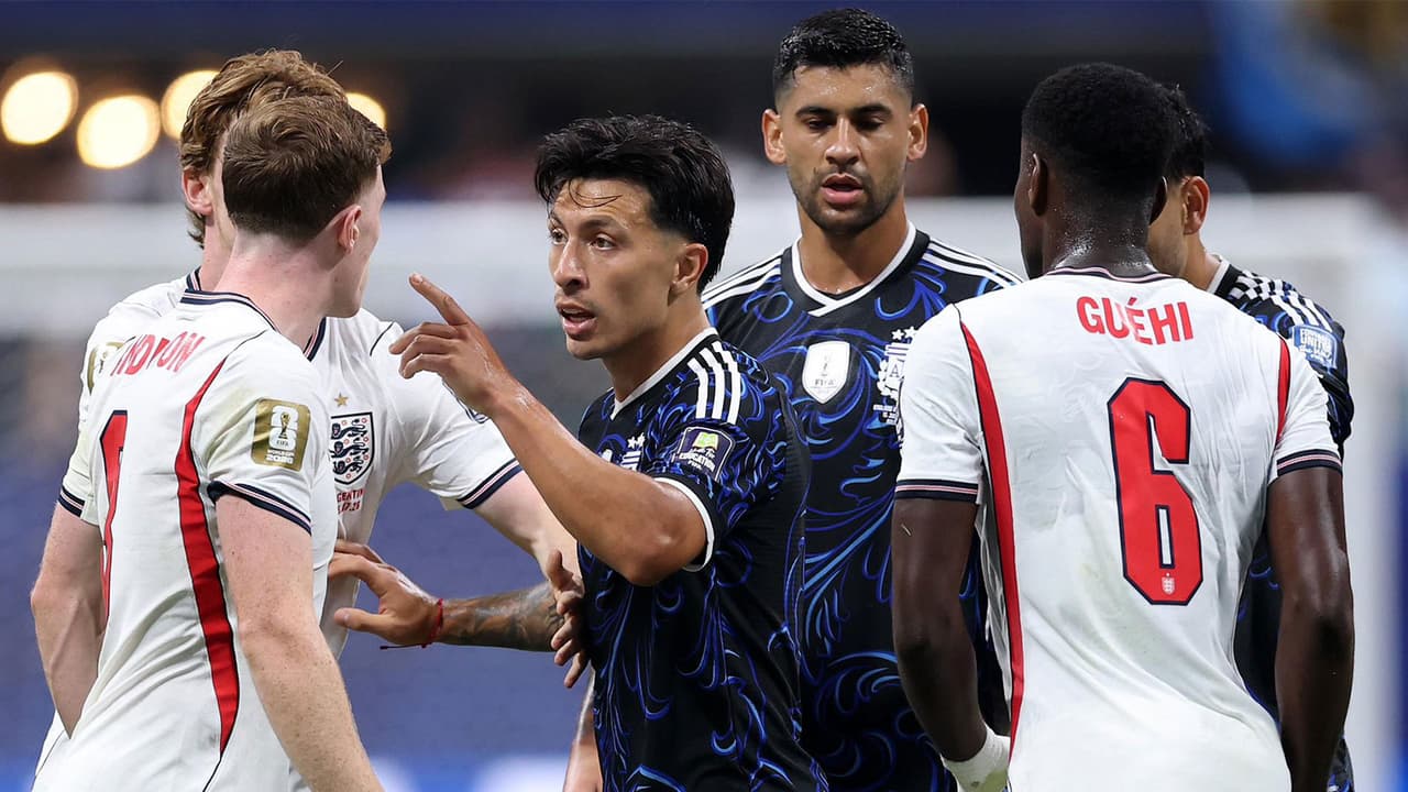 England and Argentina players in action (Photo: X/@LisandrMartinez) England and Argentina players in action (Photo: X/@LisandrMartinez)