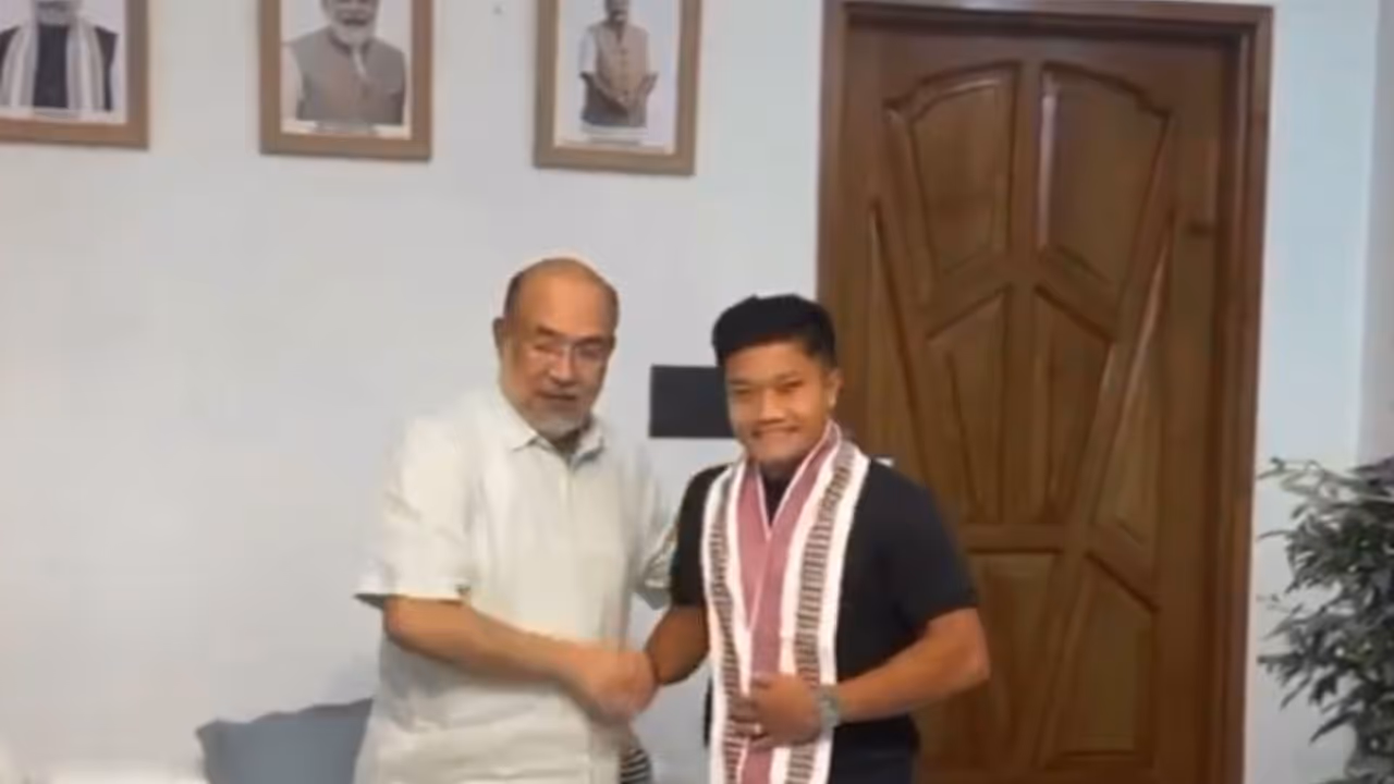 N Biren Singh meeting Nilakanta Sharma. (Photo: @NBirenSingh X) N Biren Singh meeting Nilakanta Sharma. (Photo: @NBirenSingh X)