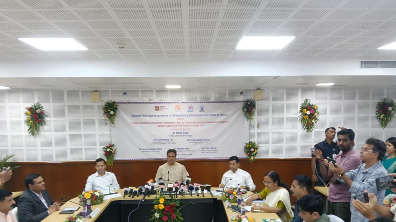 Tripura signs landmark tripartite MoU with NDDB (Photo/ANI) Tripura signs landmark tripartite MoU with NDDB (Photo/ANI)