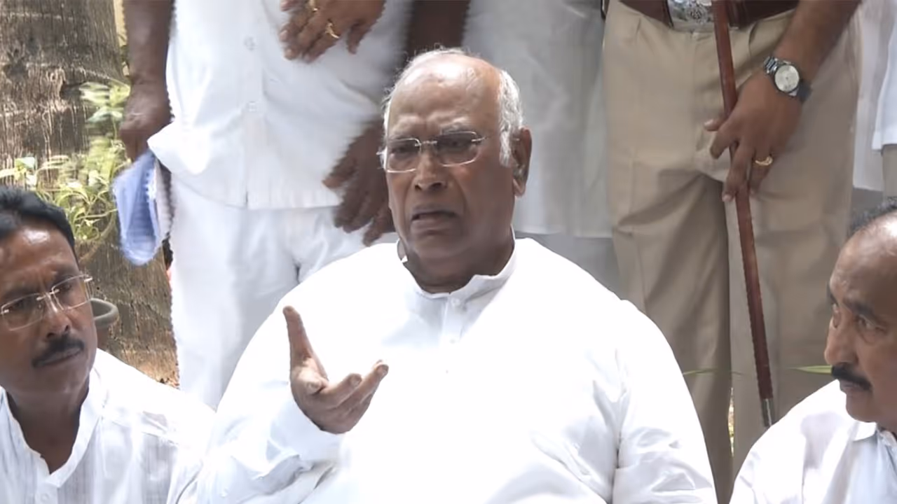 Congress President Mallikarjun Kharge (Photo/ANI) Congress President Mallikarjun Kharge (Photo/ANI)