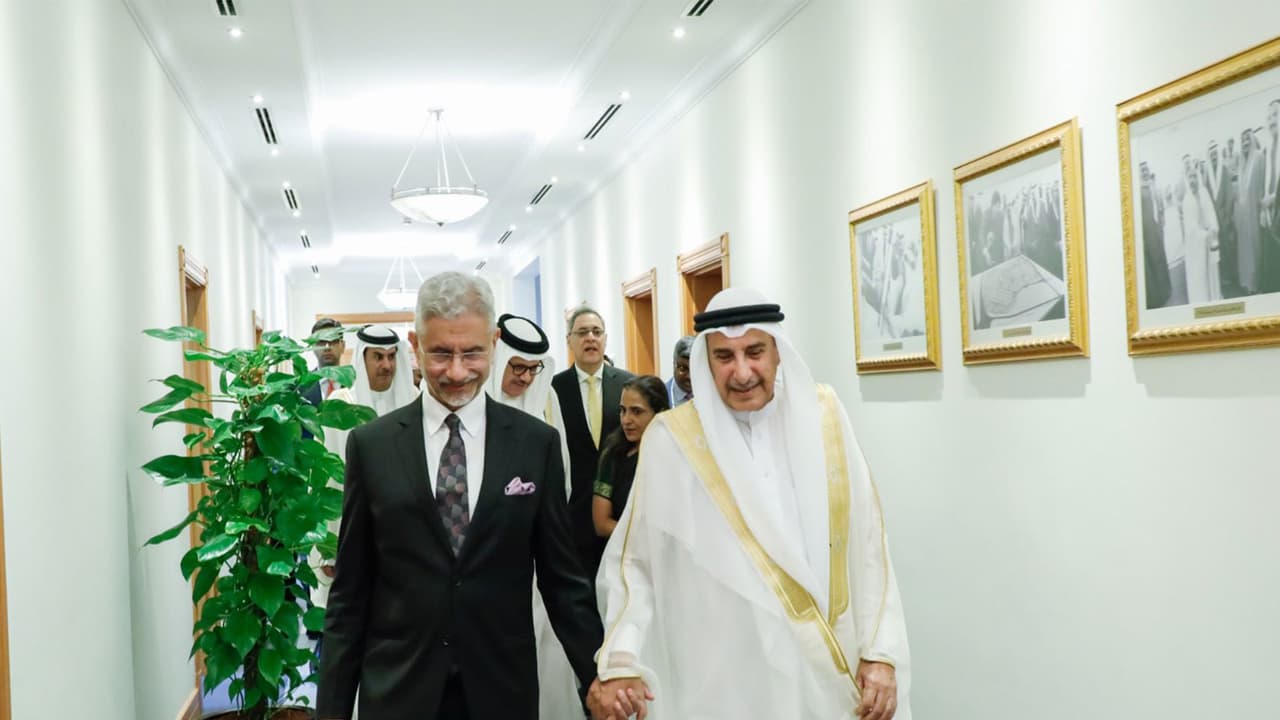 EAM Jaishankar with Bahrain Dy PM Khalid bin Abdulla Al Khalifa (Photo/X@DrSJaishankar) EAM Jaishankar with Bahrain Dy PM Khalid bin Abdulla Al Khalifa (Photo/X@DrSJaishankar)