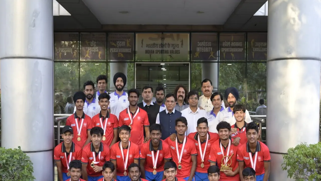 Union Sports Minister Mandaviya with the gold winning men's U18 team. (Photo: HI Media) Union Sports Minister Mandaviya with the gold winning men's U18 team. (Photo: HI Media)